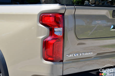Chevrolet Silverado ZR2 2022, feu